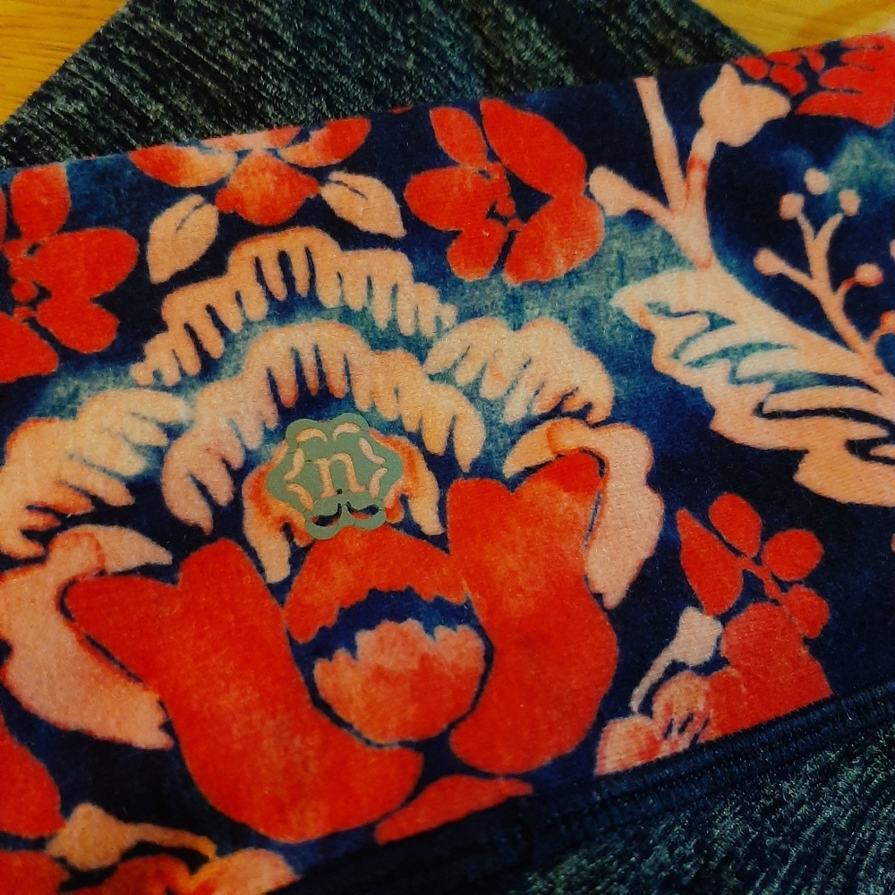 Nanette Lepore Play Floral Cropped Leggings Small - Picture 10 of 10